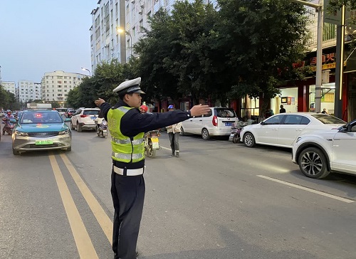 蓬安交警1.png