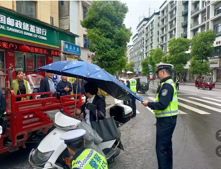 蓬安交警2.png