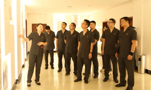 参观2.png